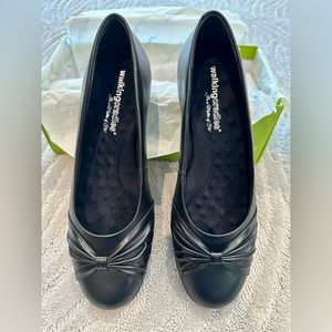 NEW Walking Cradles Comfort Shoes - 10 Slim